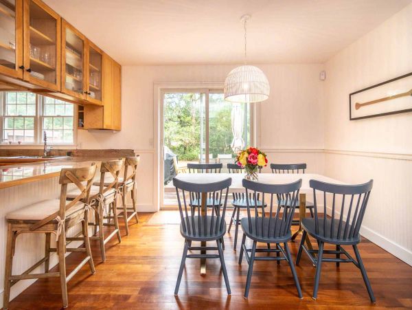 Cape Cod Home 994727
