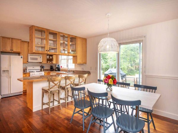 Cape Cod Home 994727