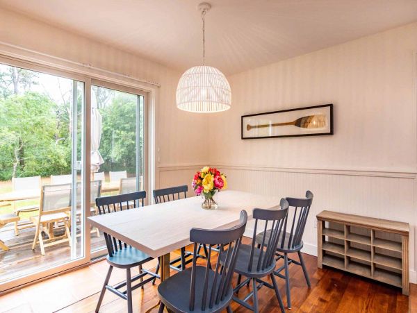 Cape Cod Home 994727