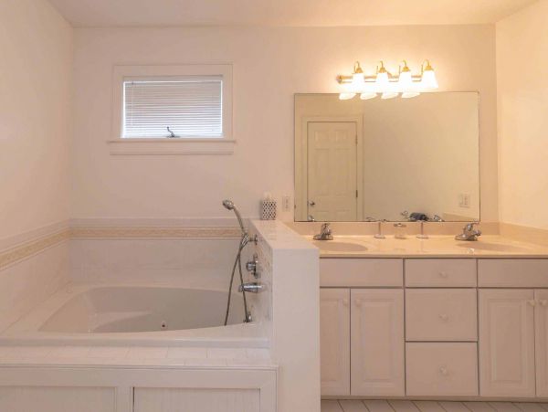 Cape Cod Home 994727