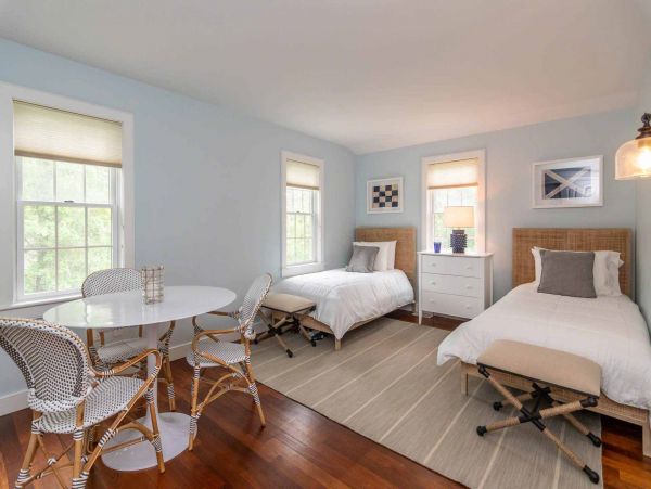 Cape Cod Home 994727