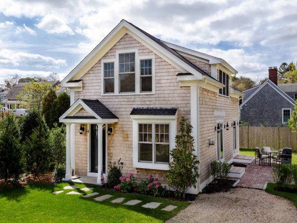 Cape Cod Home 994728