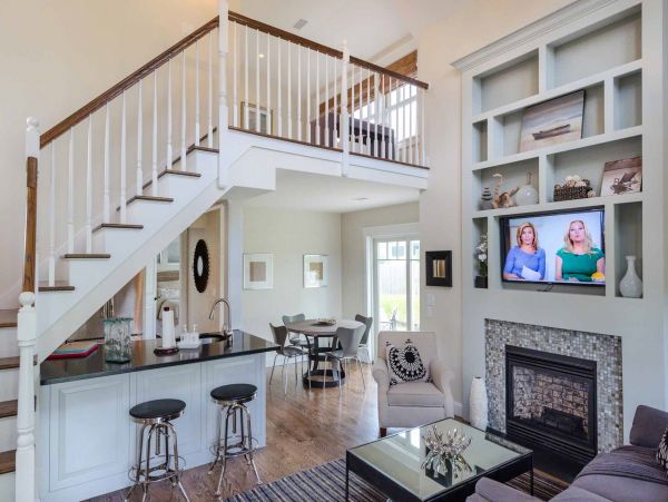 Cape Cod Home 994728