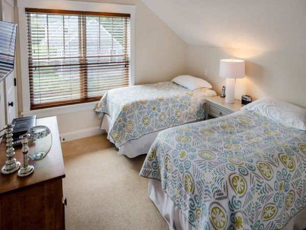 Cape Cod Home 994728