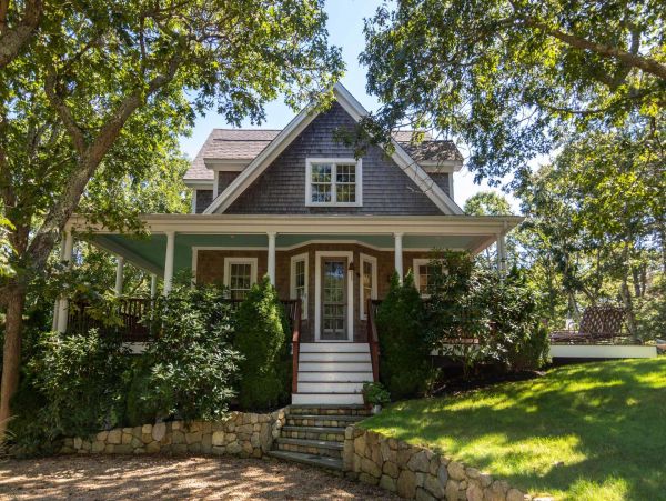 Cape Cod Home 994729