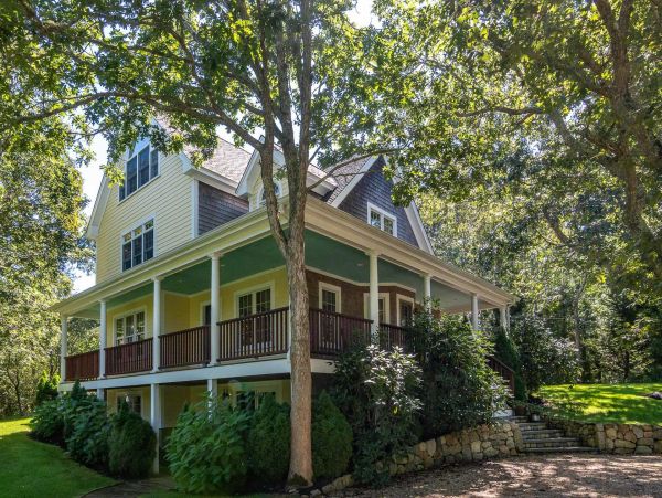 Cape Cod Home 994729