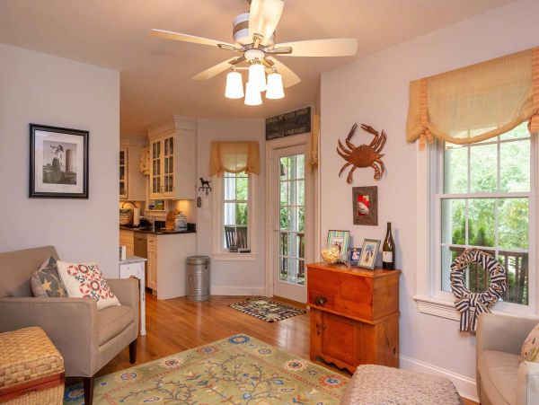 Cape Cod Home 994729