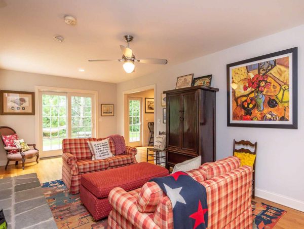 Cape Cod Home 994729