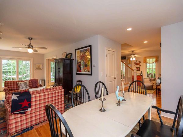 Cape Cod Home 994729