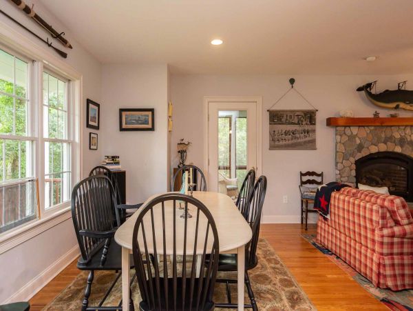 Cape Cod Home 994729