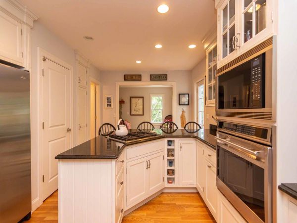 Cape Cod Home 994729