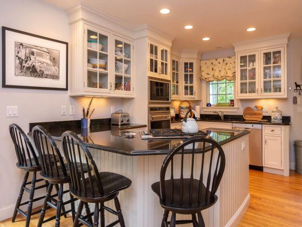 Cape Cod Home 994729