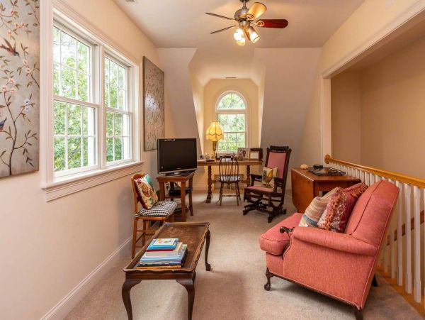 Cape Cod Home 994729