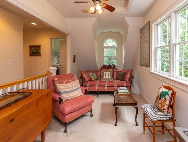 Cape Cod Home 994729