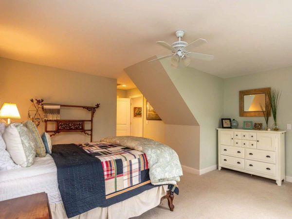 Cape Cod Home 994729