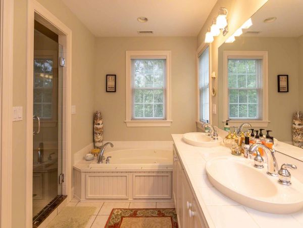 Cape Cod Home 994729