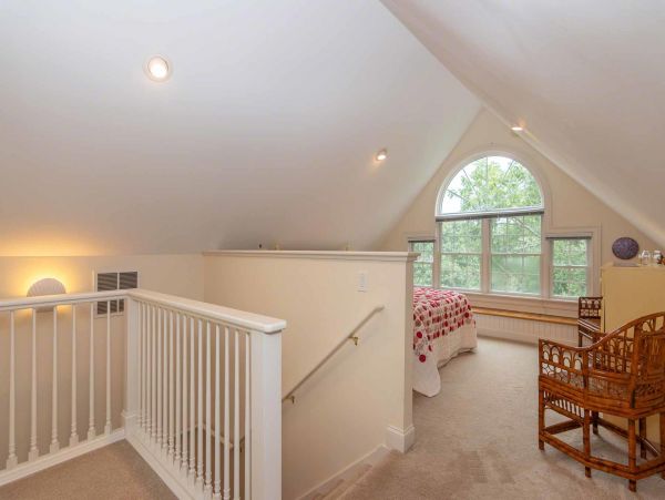 Cape Cod Home 994729