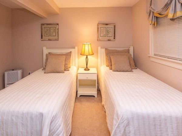 Cape Cod Home 994729