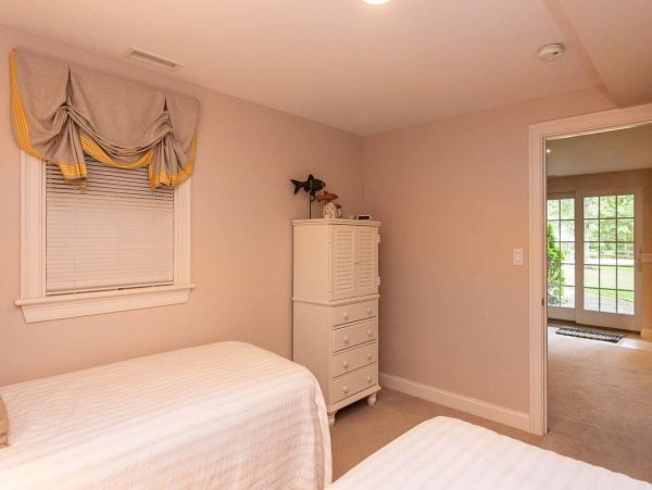 Cape Cod Home 994729