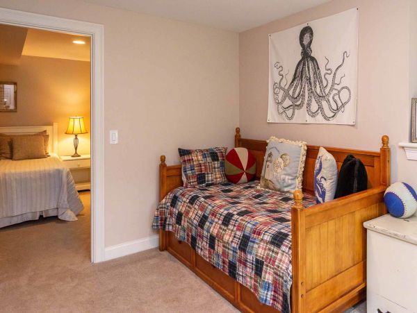 Cape Cod Home 994729