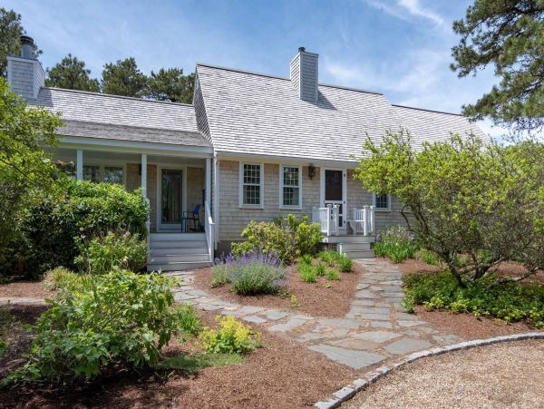 Cape Cod Home 994730