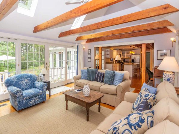 Cape Cod Home 994730