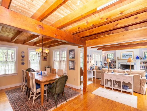 Cape Cod Home 994730
