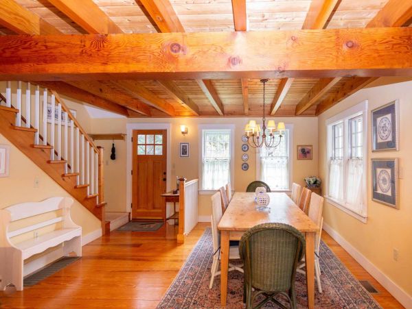 Cape Cod Home 994730