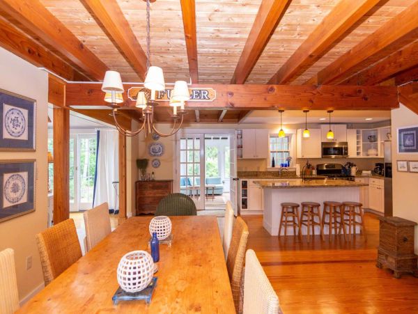 Cape Cod Home 994730