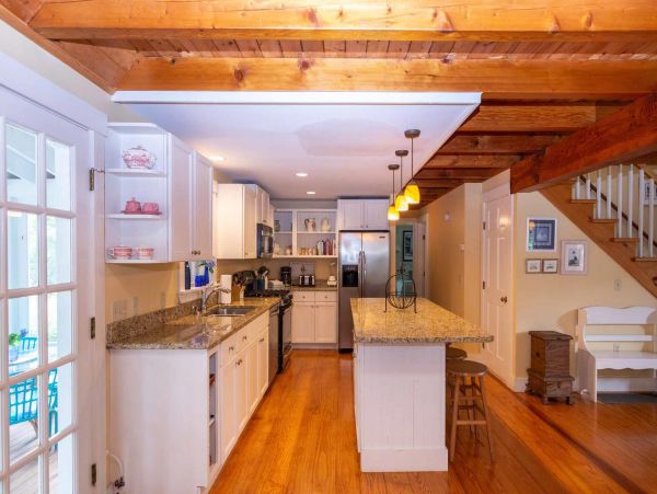 Cape Cod Home 994730