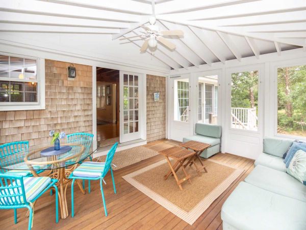 Cape Cod Home 994730