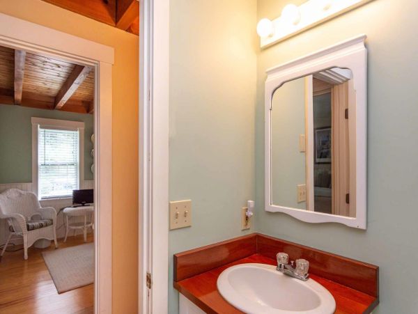 Cape Cod Home 994730
