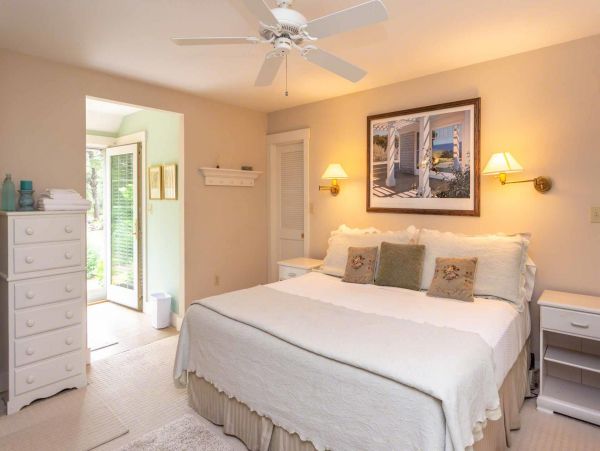 Cape Cod Home 994730