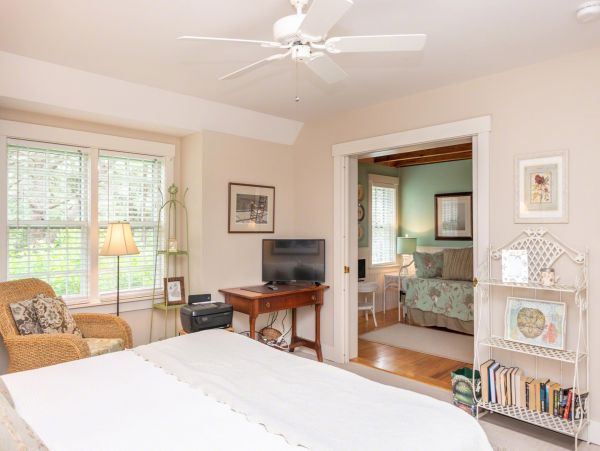 Cape Cod Home 994730