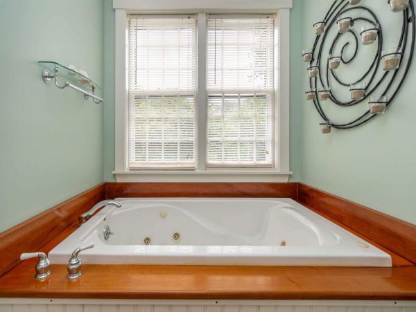 Cape Cod Home 994730