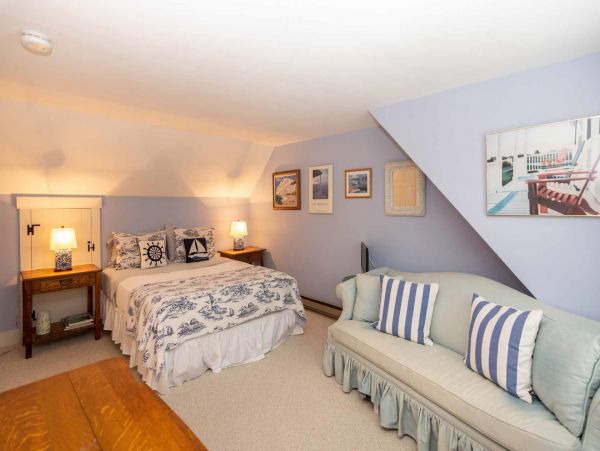 Cape Cod Home 994730