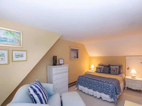 Cape Cod Home 994730