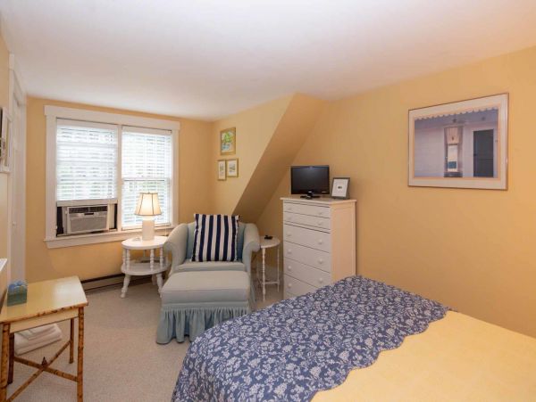 Cape Cod Home 994730