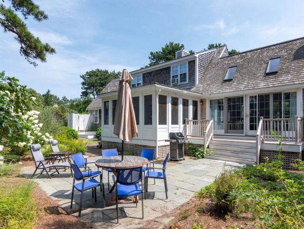 Cape Cod Home 994730