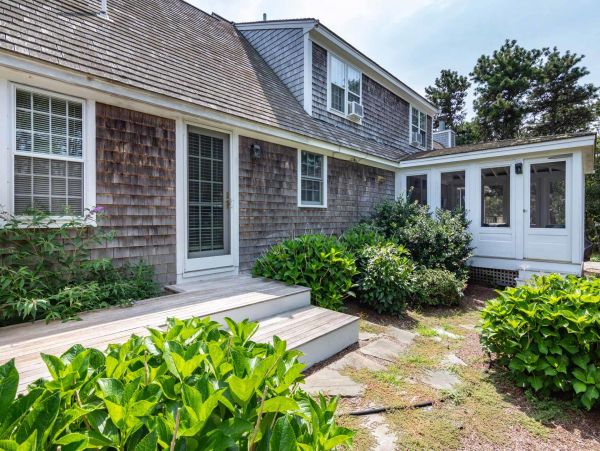 Cape Cod Home 994730