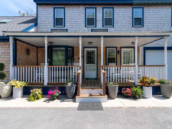 Cape Cod Home 994732