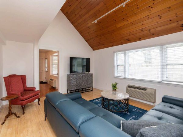 Cape Cod Home 994732