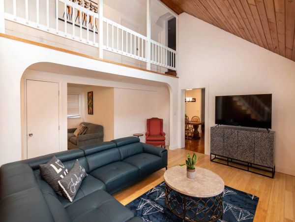 Cape Cod Home 994732