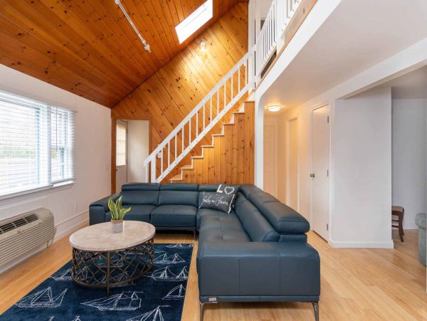 Cape Cod Home 994732