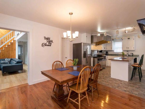 Cape Cod Home 994732