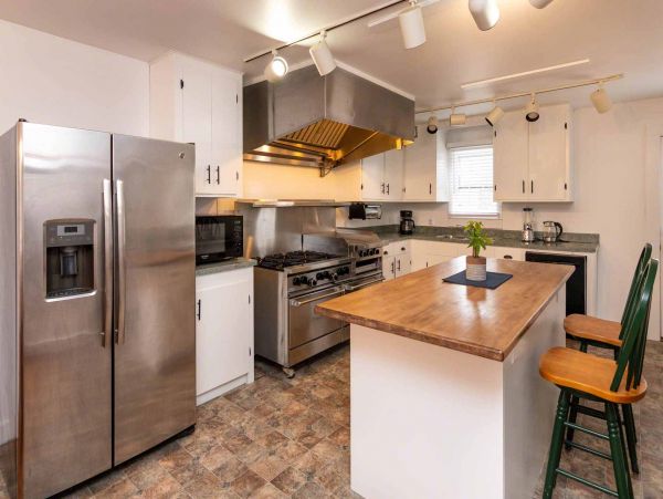Cape Cod Home 994732