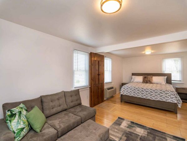 Cape Cod Home 994732