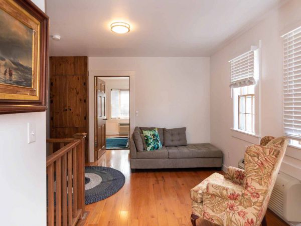 Cape Cod Home 994732