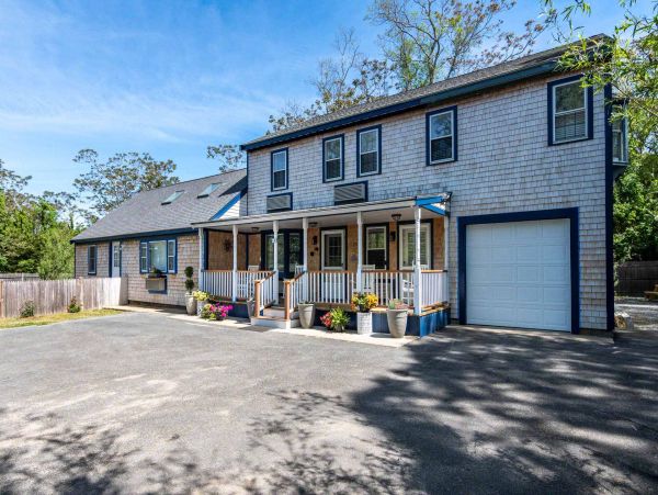 Cape Cod Home 994732