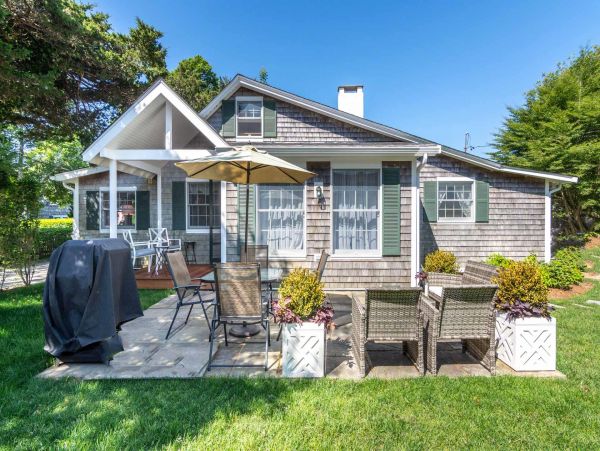 Cape Cod Home 994733